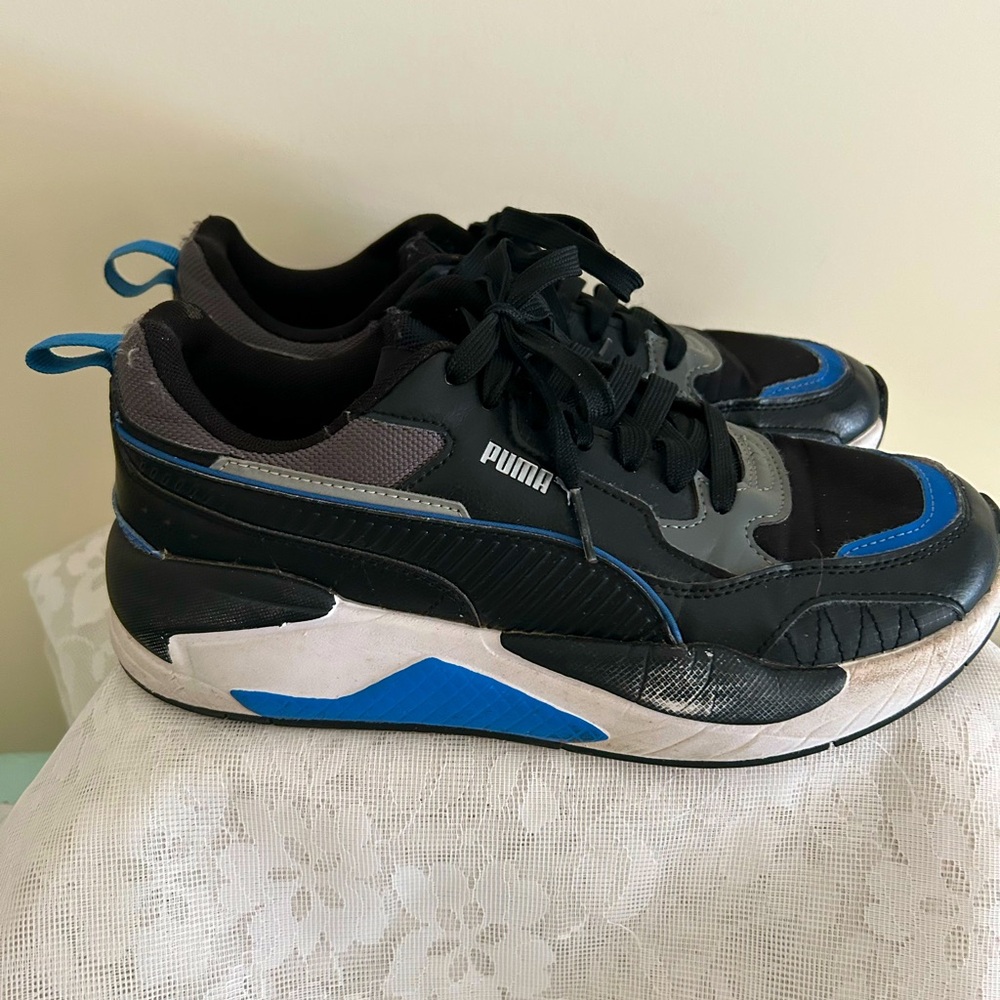 Boys Pumas size 7. Black, blue, grey & white.